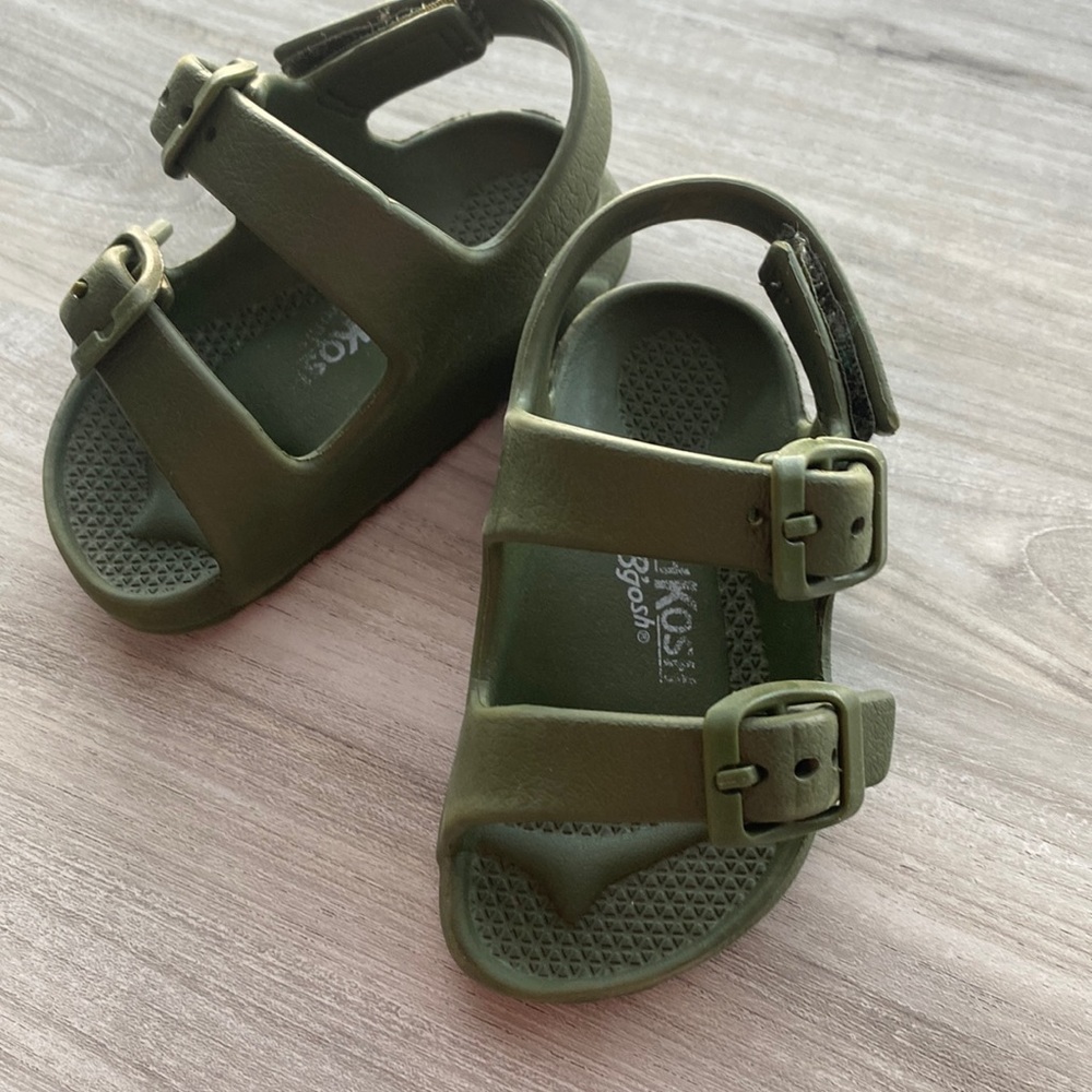Infant Oshkosh sandals.